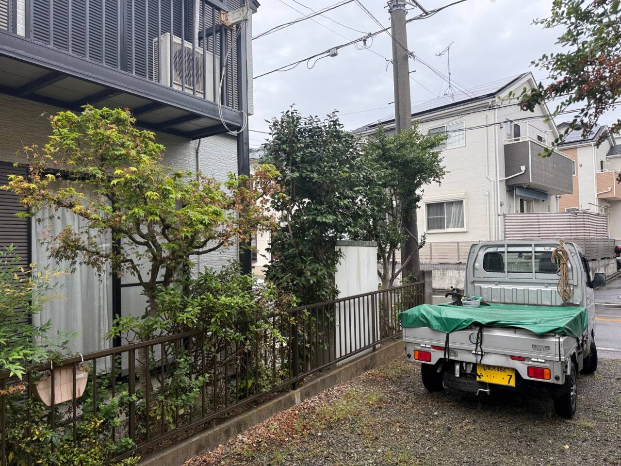 施工実績紹介No.113【横浜市泉区上飯田町】お庭のモミジ・ツバキ伐採作業を実施｜安全性と管理性を重視した庭木整理