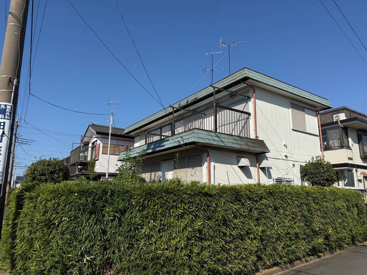 施工実績紹介No.136【横浜市瀬谷区南台】お庭の除草・ウメ／サルスベリ／キンモクセイ剪定・笹の生垣刈込作業を実施｜庭全体を整える一括管理