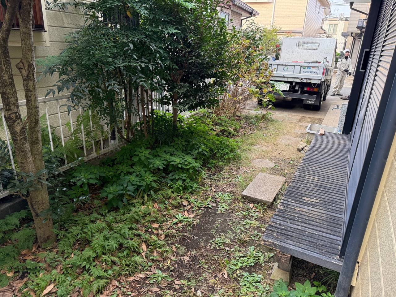 施工実績紹介No.147【横浜市瀬谷区本郷】お庭の除草・樹木の抜根作業を実施｜庭をリセットして管理しやすい空間へ